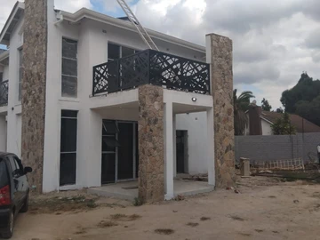 4 Bedroom Flat & Apartment