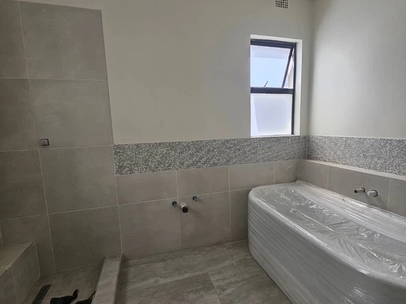 3 Bedroom Flat & Apartment