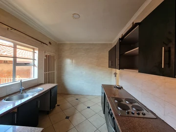 3 Bedroom Flat & Apartment