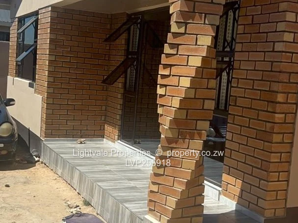 4-Bed Walled Home in Manyame Park — Verandah & En-Suite (Sole Mandate)
