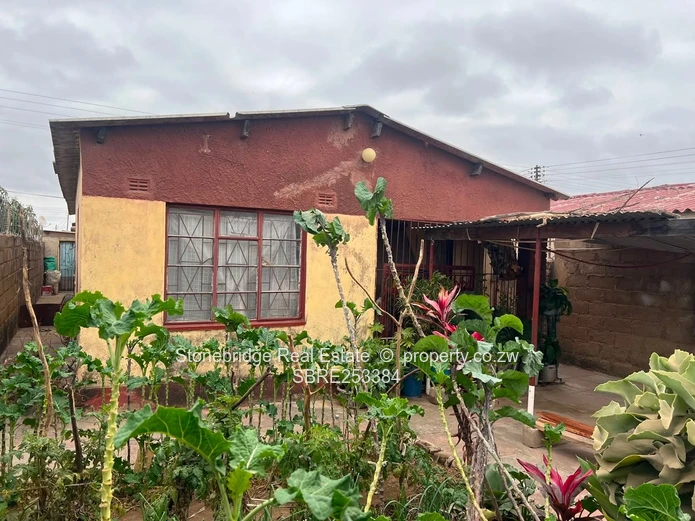 4 Bedroom House in Cowdray Park For Sale
