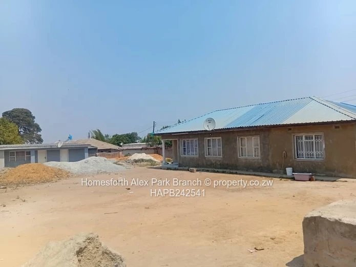 Riverside Park 3BR on 2500m2 - Flatlet, Tank & Walled Yard