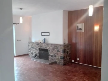 2 Bedroom Flat & Apartment