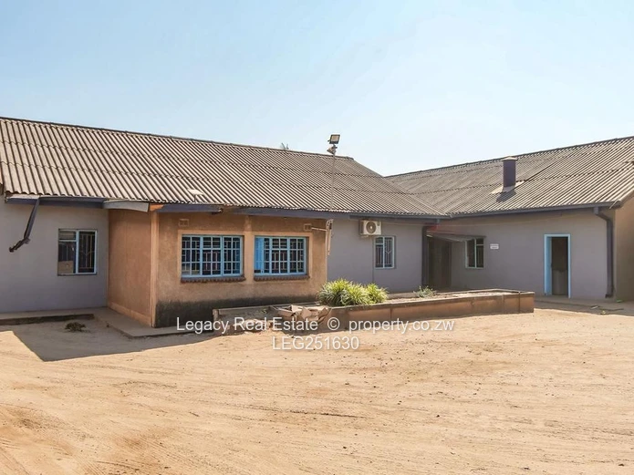 Choice of 2 Willowvale Industrial: Warehouses, Offices & Borehole on 1 hectare