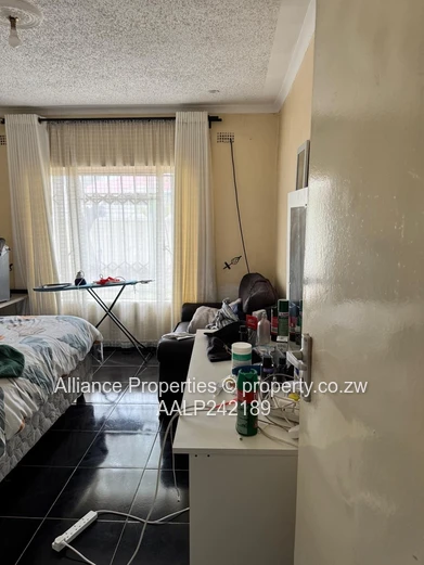 Modern 3-Bedroom Family Home for Sale in Mainway Meadows – Deeds Available