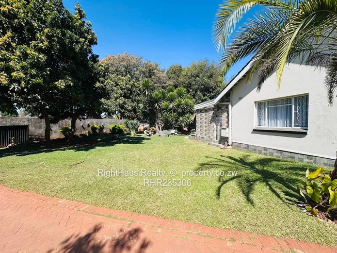 Executive 4 Bedroom Residence In Prime Hillside Location