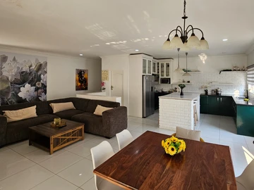 6 Bedroom House