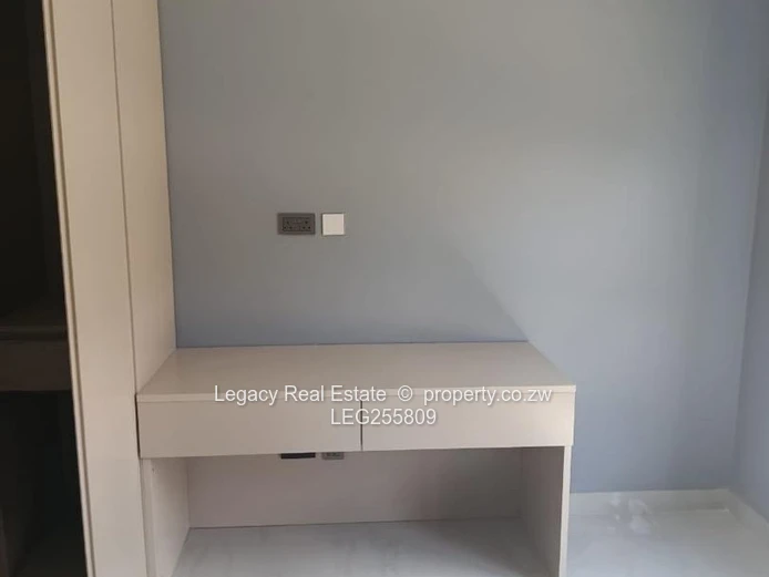 Golden Stairs 3bed duplex - En-suite & Borehole