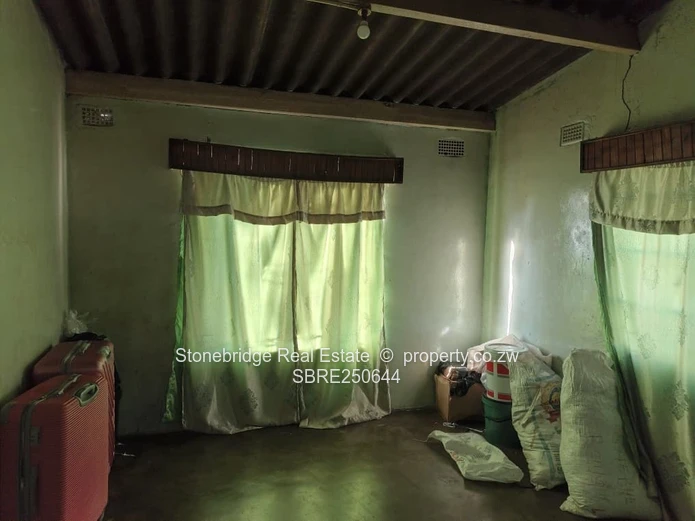 3 Bedroom House in Lobengula West For Rental
