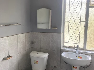 2 Bedroom Flat & Apartment