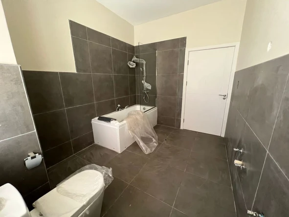 3 Bedroom Flat & Apartment