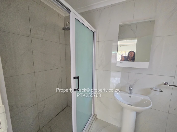 Neat house to let immediately available 