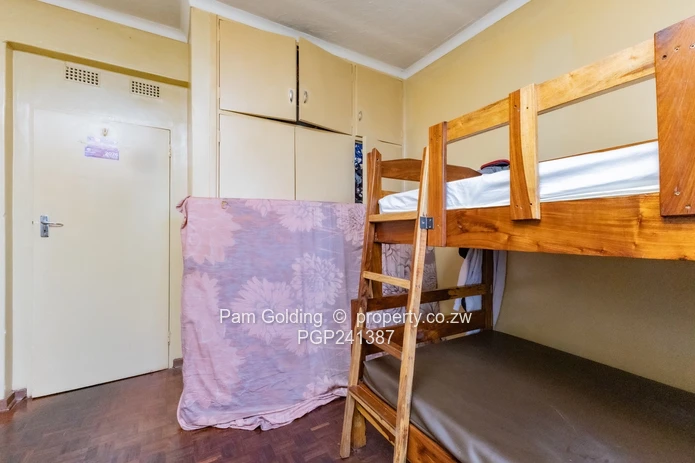 Immaculate Apartment, Ideal Location (Sole Mandate)