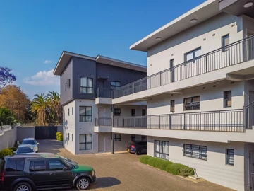 2 Bedroom Flat & Apartment