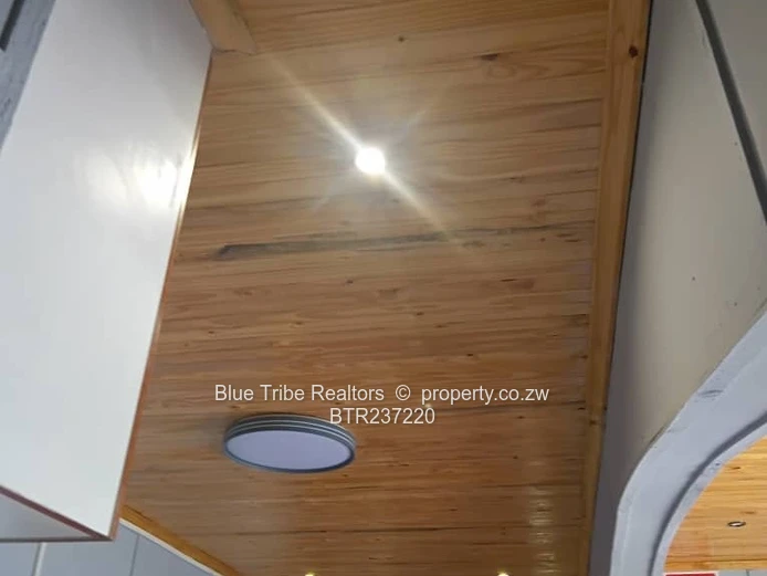 Commercial house to rent