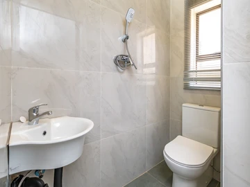 3 Bedroom Flat & Apartment