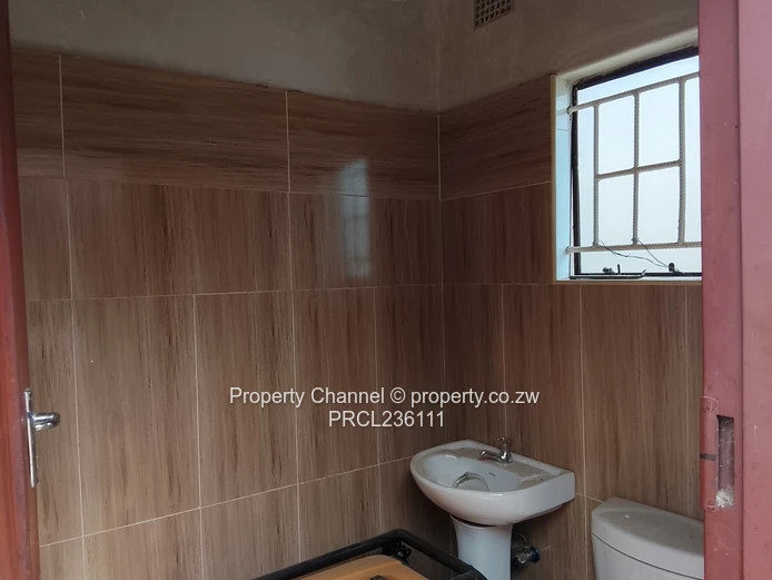 Spacious 3-Bed Home with Borehole & Large Yard in Southlea Park