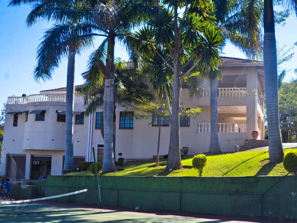 Spacious 6-Bedroom Family Home with Pool and Borehole in Harare