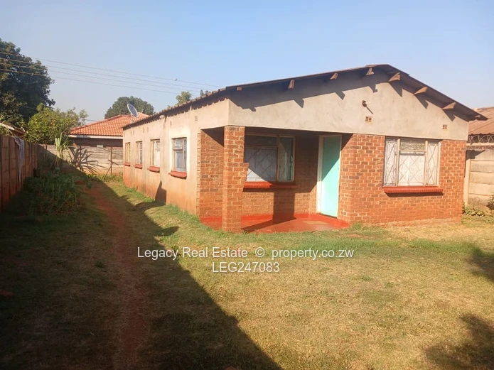 Spacious Family Home And Investment Opportunity For Sale In Kuwadzana 5 (Sole Mandate)