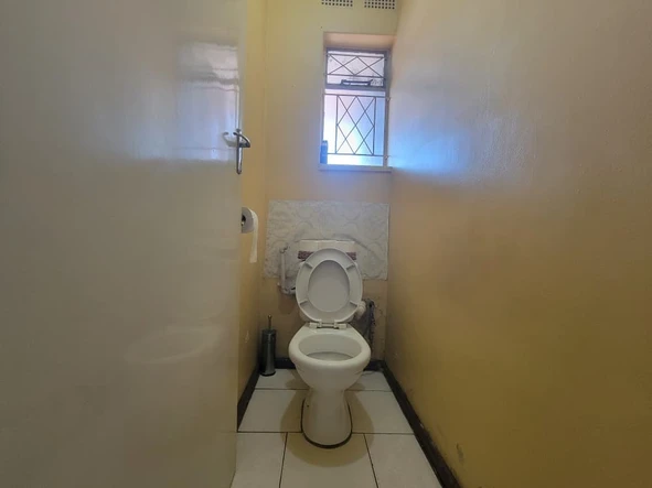 2 Bedroom Flat & Apartment