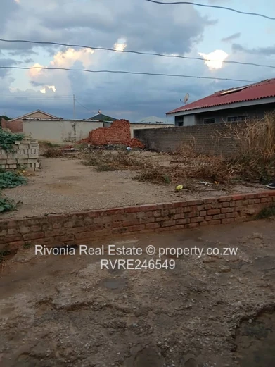 200m² Stand Southlea Park - Partly Walled & Access Controlled