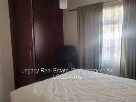 3-Bed Westgate Flat – Tiled, Built-ins & Bar (Sole Mandate)
