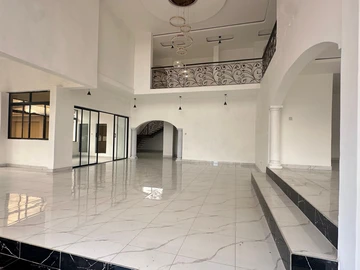 4 Bedroom Flat & Apartment