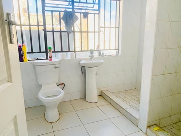 7 Bedroom Flat & Apartment