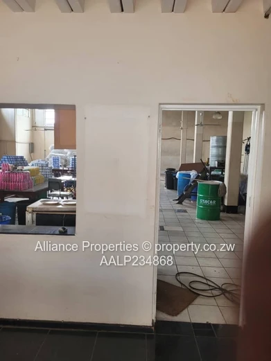 Msasa industrial warehouse with 375sqm warehouse space