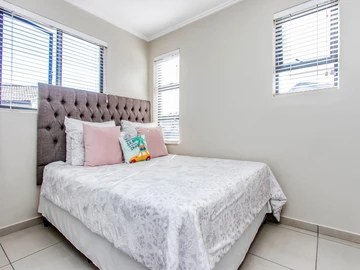 4 Bedroom Flat & Apartment