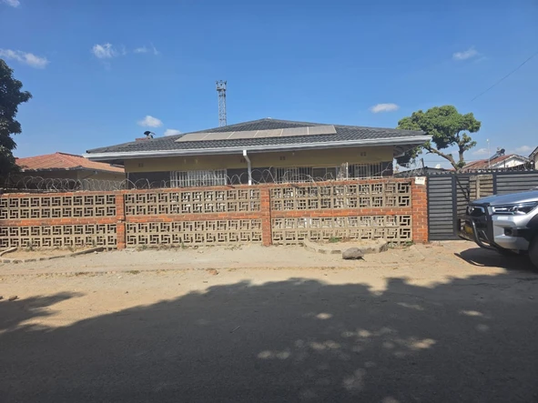 6 Bedroom House