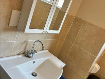 3 Bedroom Flat & Apartment