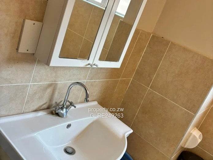 Brick-Faced 3-Bed Flat Bluff Hill - Borehole & Modern Kitchen