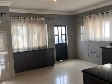 3 Bedroom Flat & Apartment