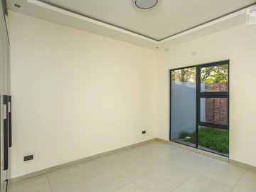 3 Bedroom Flat & Apartment