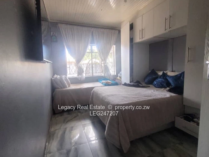 Zimre Park Rental With Borehole And Solar System