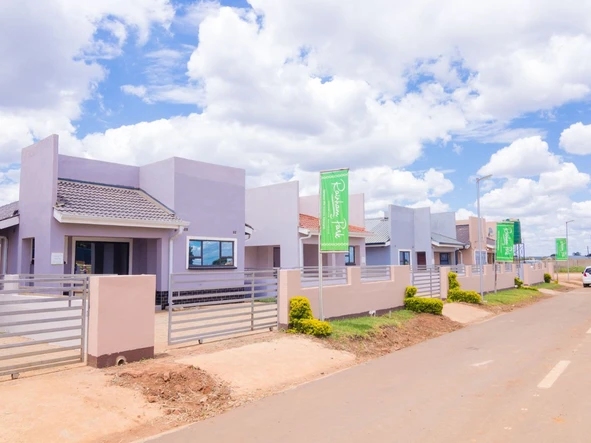 2 Bedroom Flat & Apartment