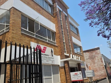 2 Bedroom Flat & Apartment