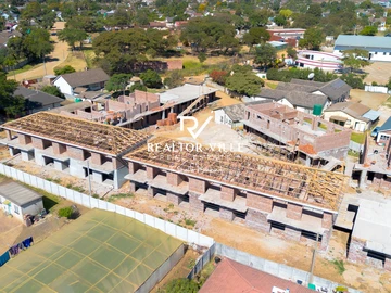 2 Bedroom Flat & Apartment