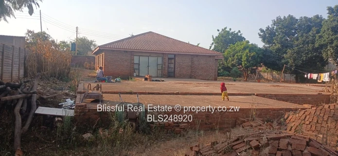 incomplete 5 bedroom house for sale in Tynwald 