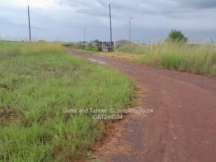 2200m² Stand up for grabs in Darwendale View, Norton.