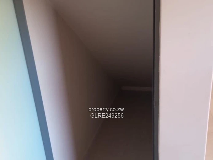 Spacious 4-Bed Vainona Apartment — Modern Kitchen & Borehole