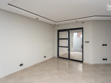 3 Bedroom Flat & Apartment