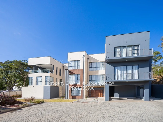 Sunlit 5-Bed Umwinsidale Home with Marble Floors