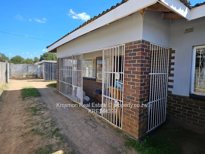 4-Bed Home with 2 bedroomed Flatlet, Garden in Marondera/morningside