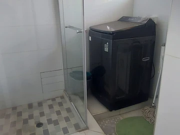 2 Bedroom Flat & Apartment