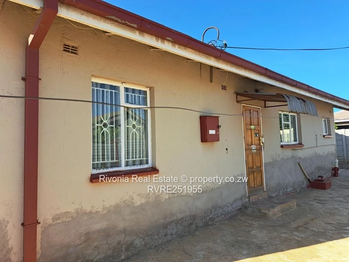 Neat 2-Bed Cottage in Whitecliff with Secure Yard