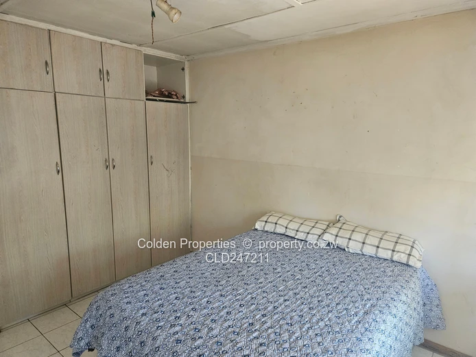 Spacious 3-Bed Home in Zimre Park - 936m² & Borehole (Sole Mandate)