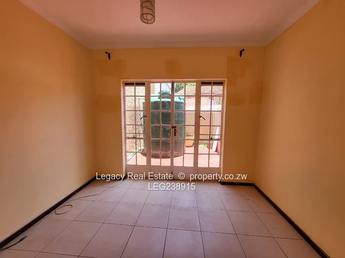 Executive 3-Bed Duplex to Let – Avenues