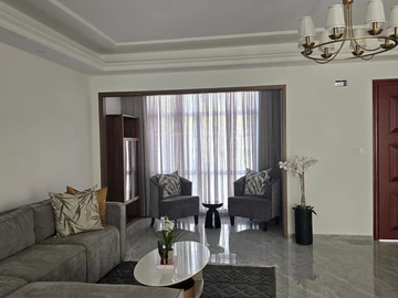 4 Bedroom Flat & Apartment